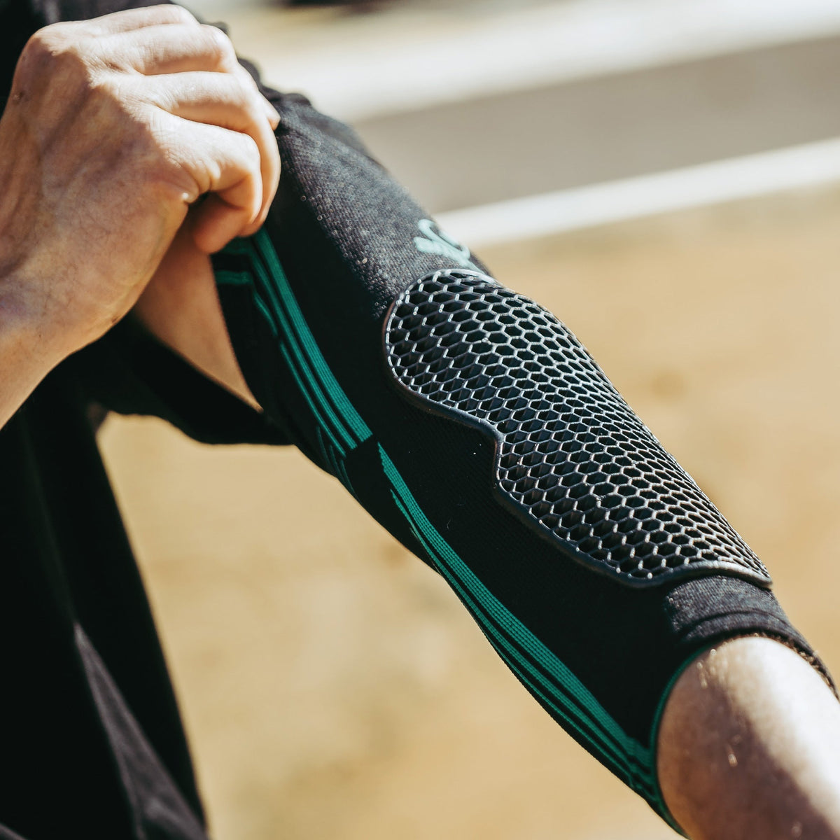 AMPLIFI MKX Elbow